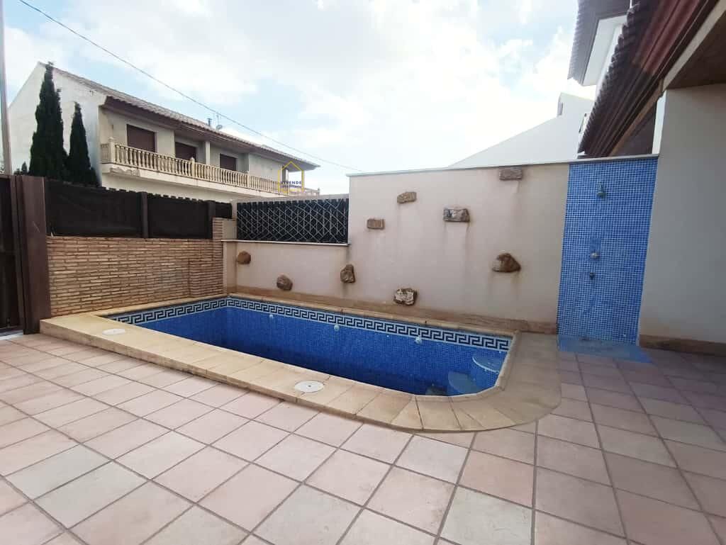 Chalet Adosado, con piscina a la venta en Almendricos