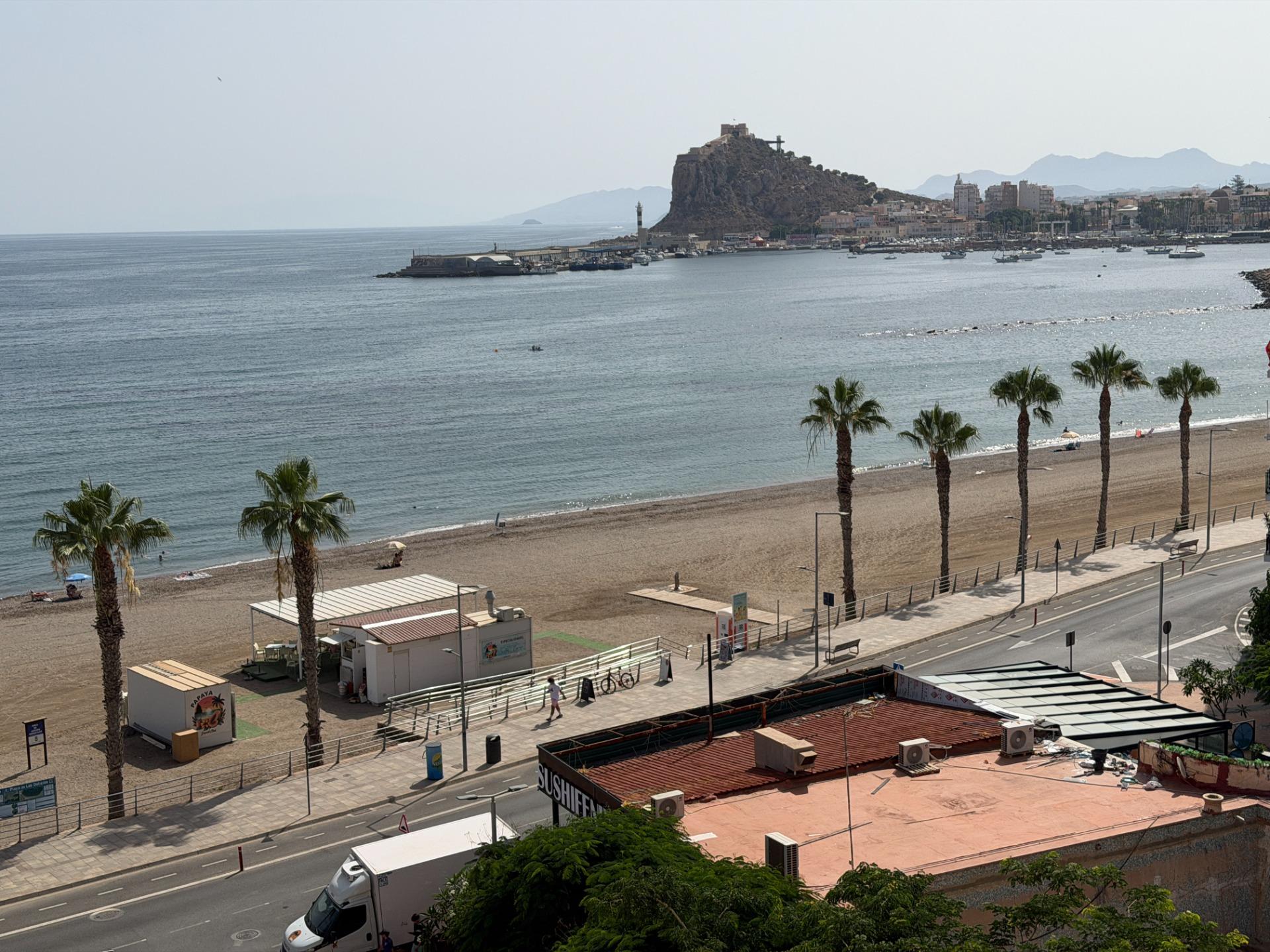 5-2 PISO CON ESPECTACULARES VISTAS AL MAR, A 50 METROS DE LA PLAYA !!!